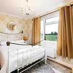 3-bedroom Lodge- Pet Friendly- Hot Tub Holiday home York