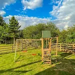 3-bedroom Lodge- Pet Friendly- Hot Tub Semesterbostad *