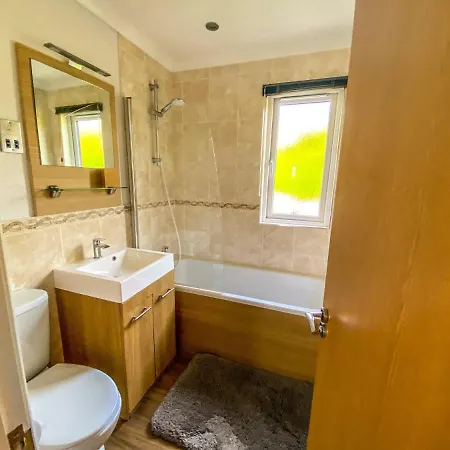 3-Bedroom Lodge- Pet Friendly- Hot Tub York