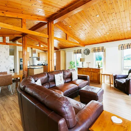 3-bedroom Lodge- Pet Friendly- Hot Tub Сasa de vacaciones *