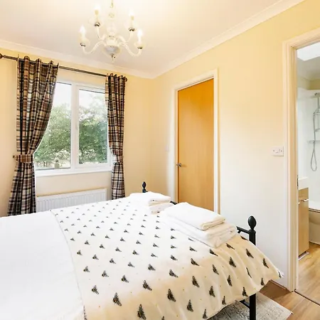 3-Bedroom Lodge- Pet Friendly- Hot Tub * York