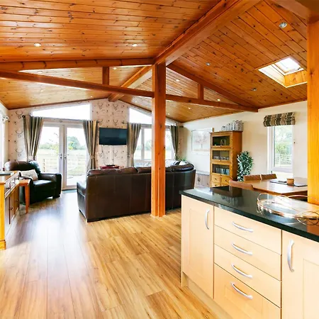 3-bedroom Lodge- Pet Friendly- Hot Tub Semesterbostad