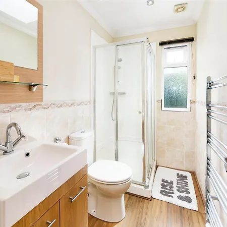 3-bedroom Lodge- Pet Friendly- Hot Tub بيت للعطل